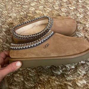 UGG - Tasman - Chestnut - sz 6